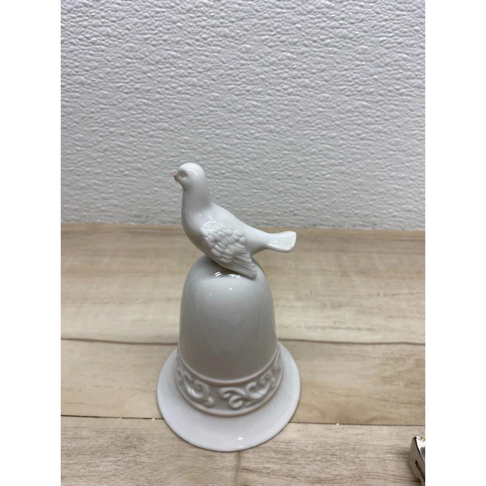 Vintage 1981 Avon Tapestry Collection Porcelain Dove Bell